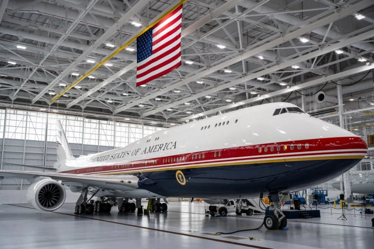 Trump unveils new Air Force One jet gifted him by Qatar (VIDEO)