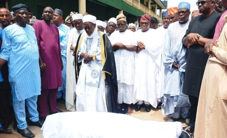 Yilwatda, Govs Attend Burial Of Ajibola Basiru’s Mother In Osun