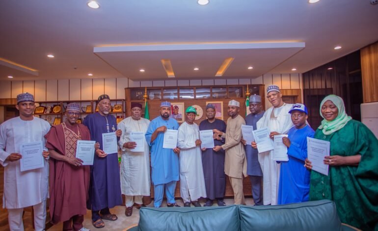 APC Completes Gombe Candidate Nomination, Presents INEC Forms