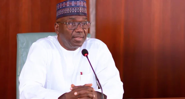 AbdulRazaq donates bus to Kwara CAN