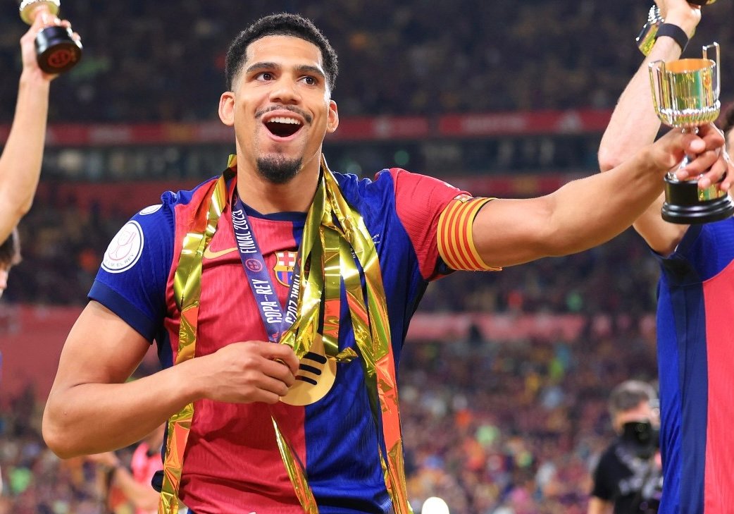 Liverpool Agree Loan Deal To Sign Barcelona Defender Araujo