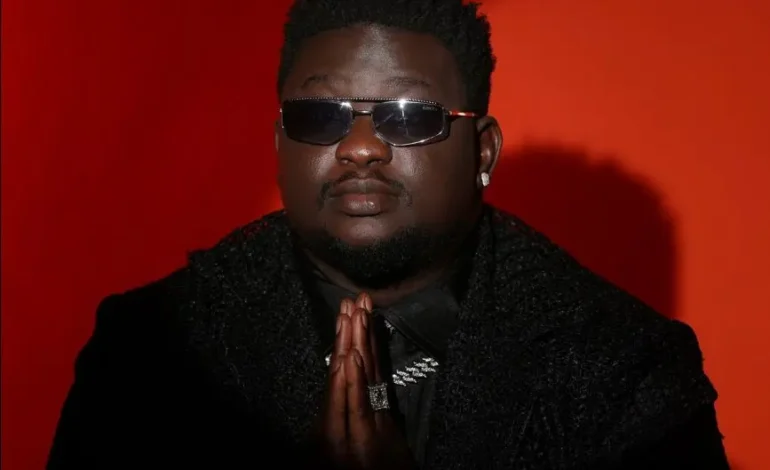 ‘Song wey no be your own’ — Wande Coal drags Davido over unreleased verse