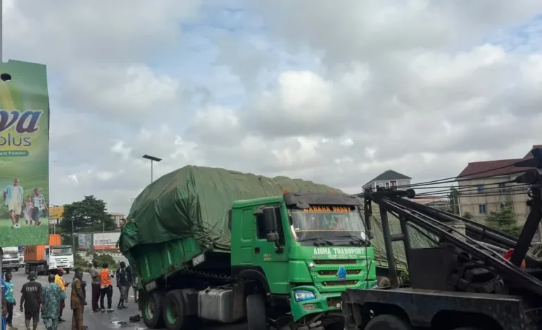 VIDEO: Gridlock in Lagos as trailers, cars collide in dual accidents
