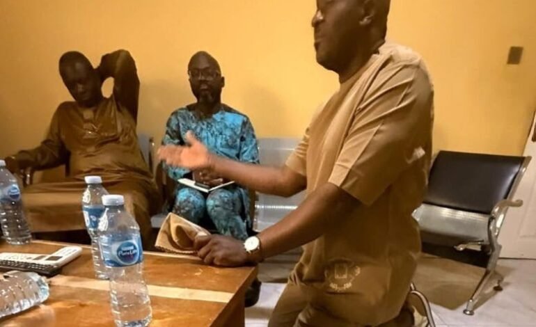 Desmond Elliot kneels before Gbajabiamila, apologises over APC primary fallout