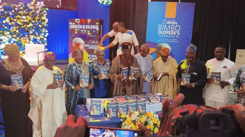 Standing ovation as Nigeria celebrates Bimbo Oloyede’s 50 years in media