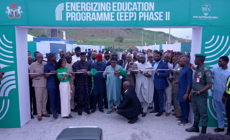 FG commissions 3MW solar hybrid power project at Yakubu Gowon University