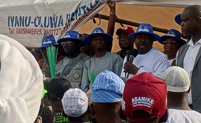 PDP, Accord Stalwarts, Members Defect To APC In Oyo